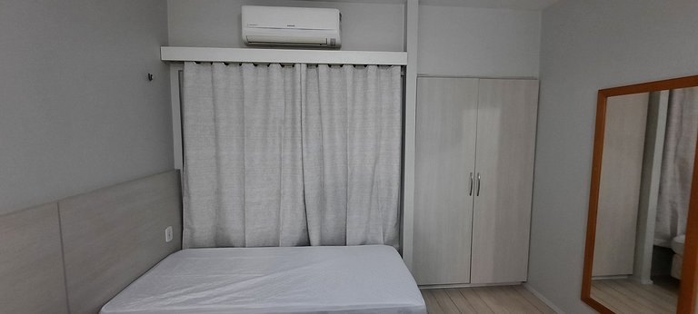 102 Beautiful furnished flat with side sea view on Iracema B